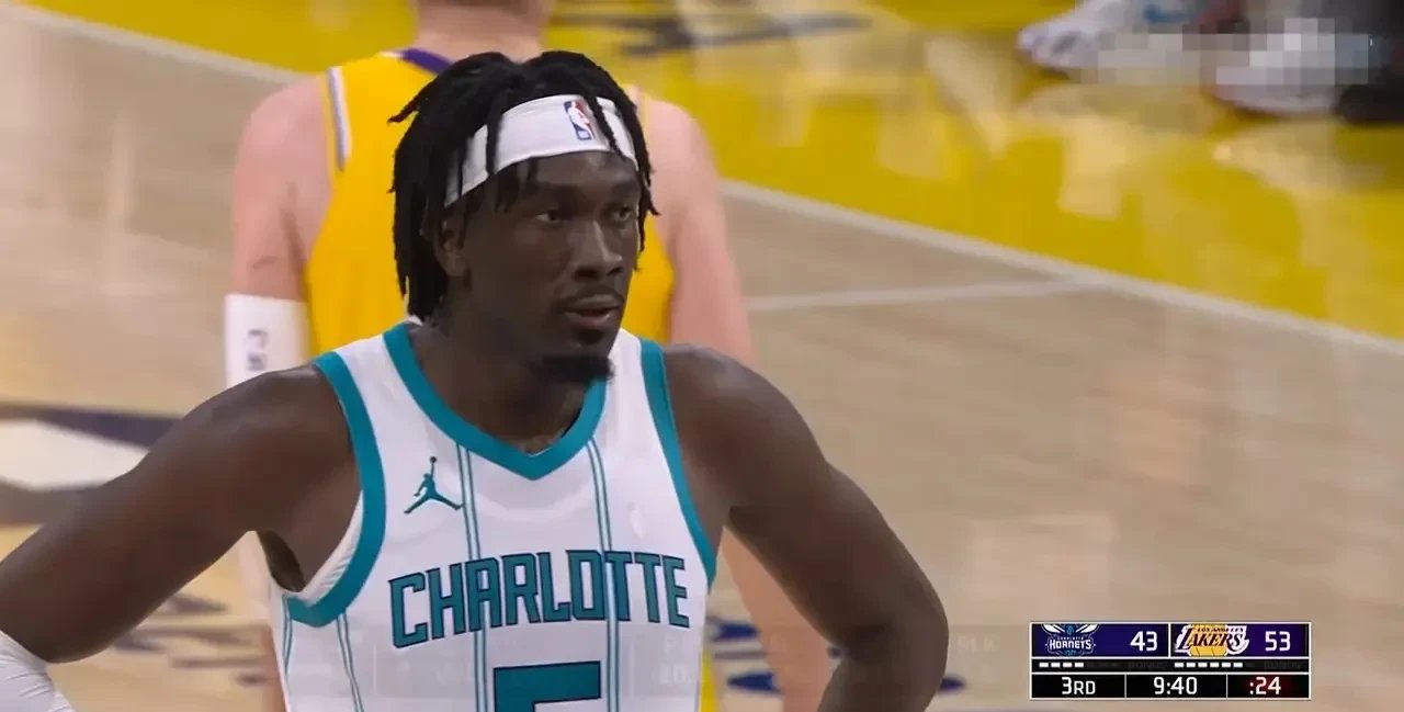 米兰体育-公牛血洗魔术,拉塞尔高光表现