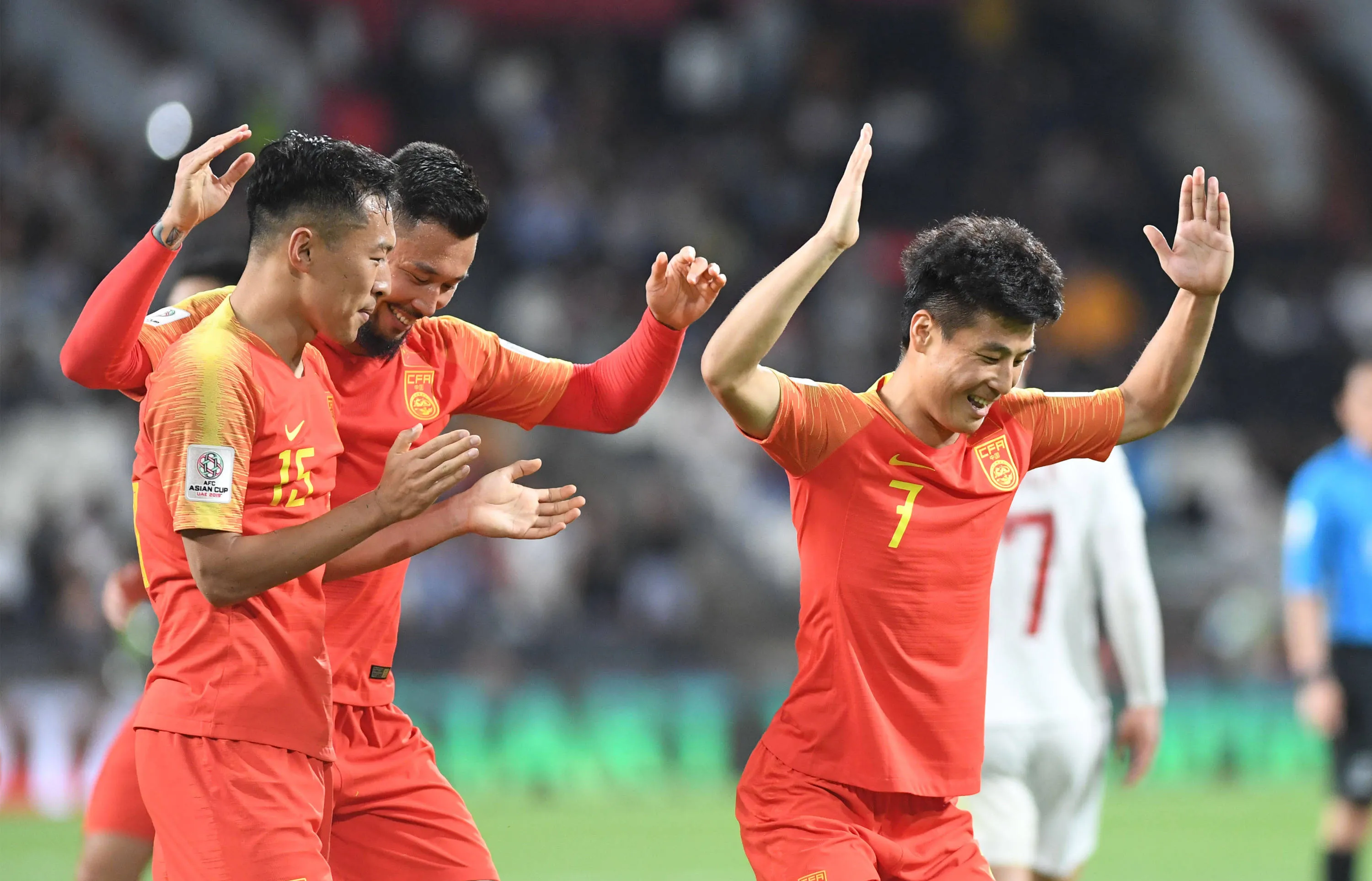 关于强强对话！中国足球精彩瞬间的信息