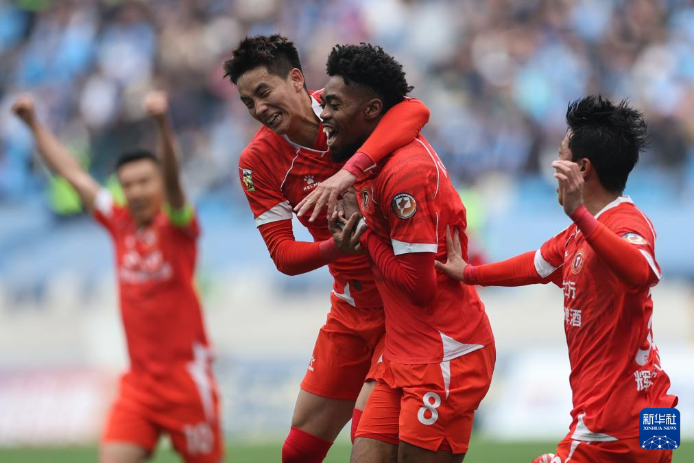 关于精彩的足球战,球员凭借实力战胜对手的信息 关于精彩的足球战,球员凭借实力战胜对手的信息