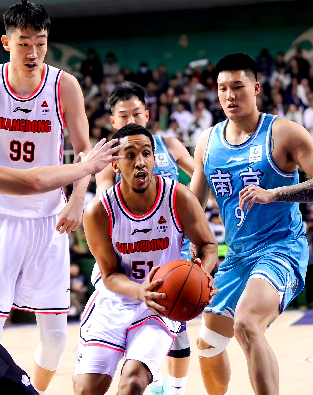 包含广东队碾压76人，范弗利特统治全场的词条