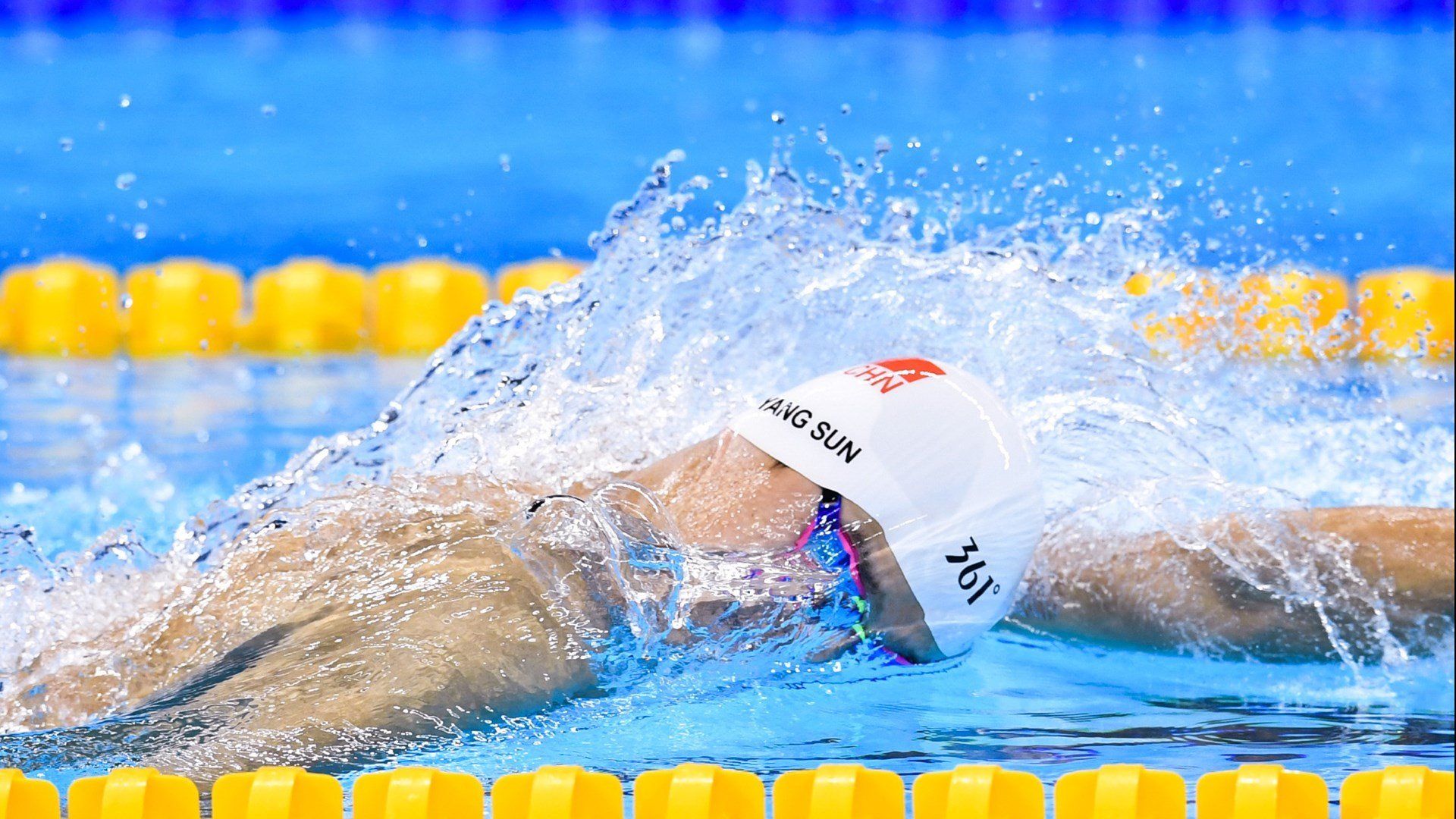 绿茵场上的命运岔路，内马尔一锤定音，伊拉克带走阿尔及利亚的足球启示