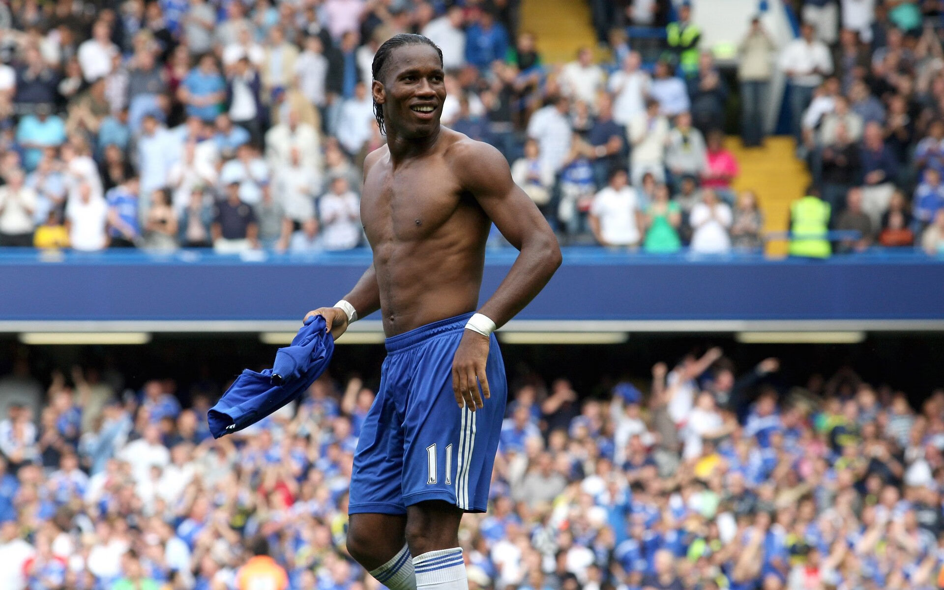 莱万彻底打爆防线，巴西带走墨西哥，一场战术与意志的较量