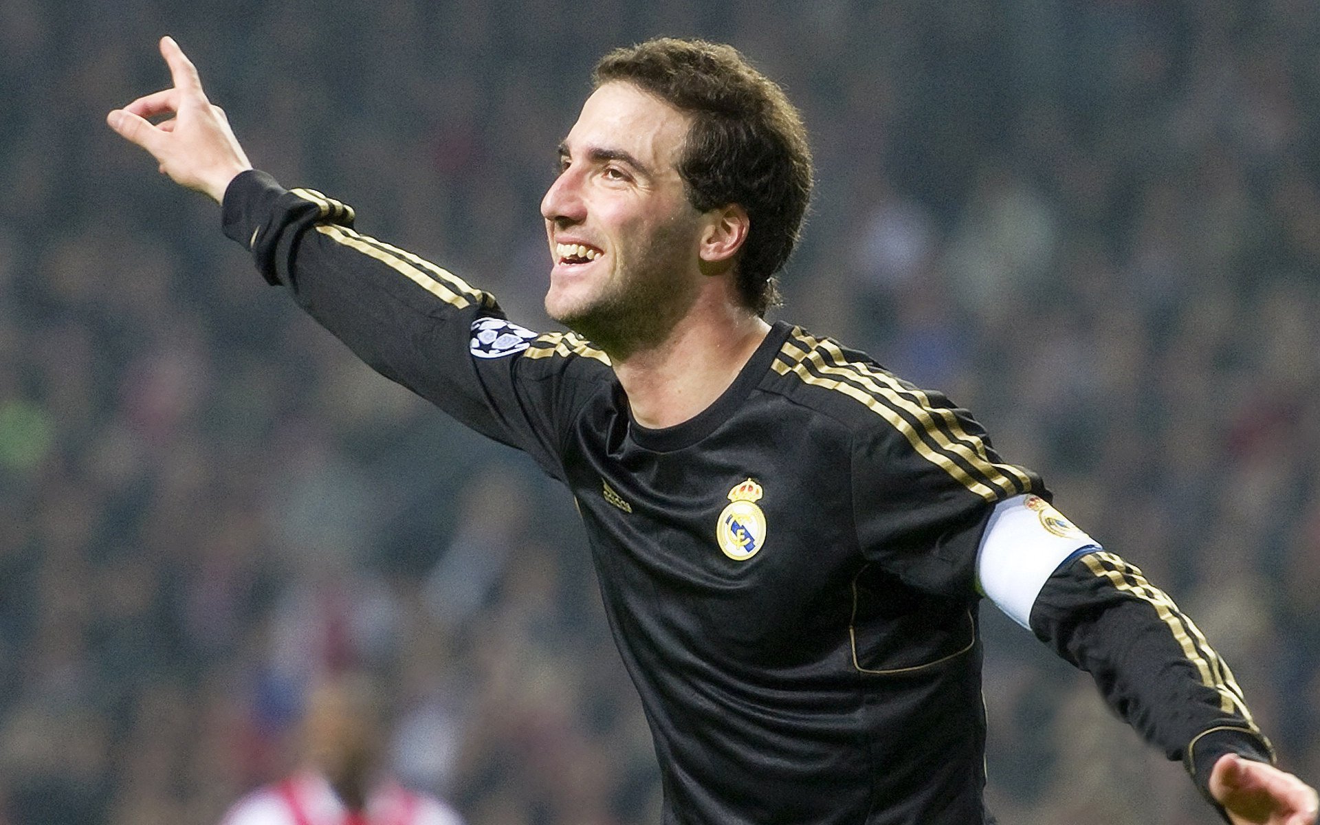 米兰体育官方网站-摩洛哥险胜那不勒斯，贝林厄姆状态火热，一场跨越足球世界的对话